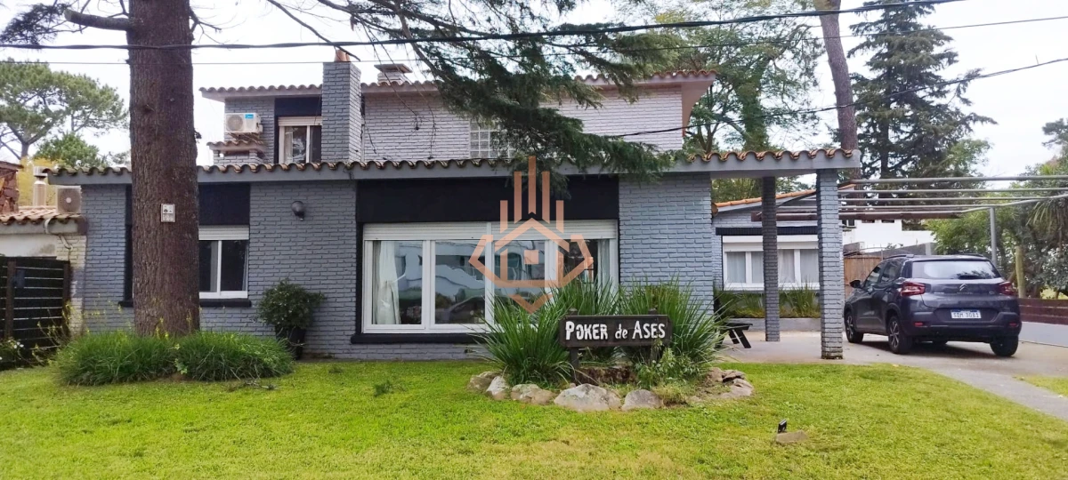 House for sale with 4 bedrooms and 5 bathrooms in Punta del Este, Mansa beach. - Photo 4
