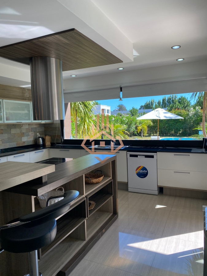 Casa Luxury en Barrio privado 4 dormitorios + Piscina