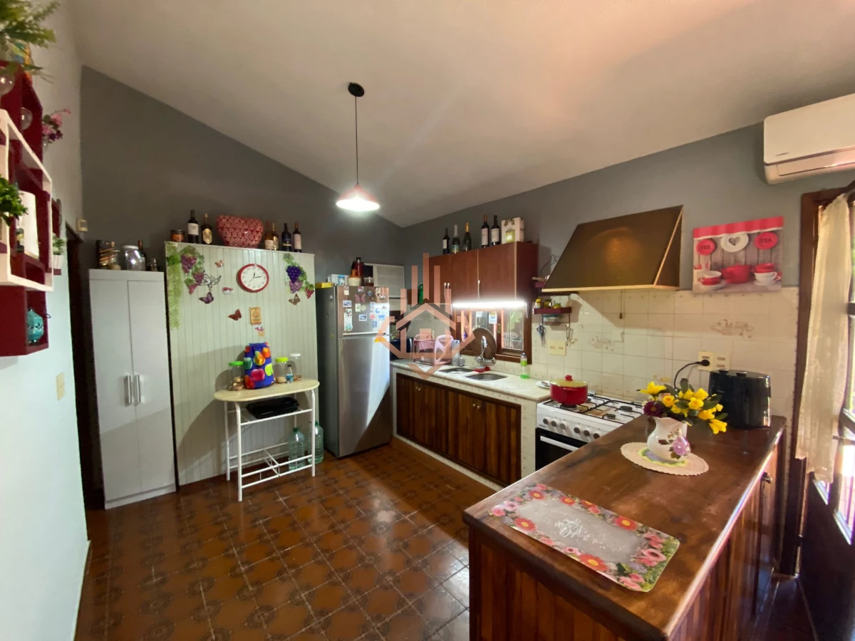 Casa en Alquiler Anual 3 dormitorios+ 1 suite.