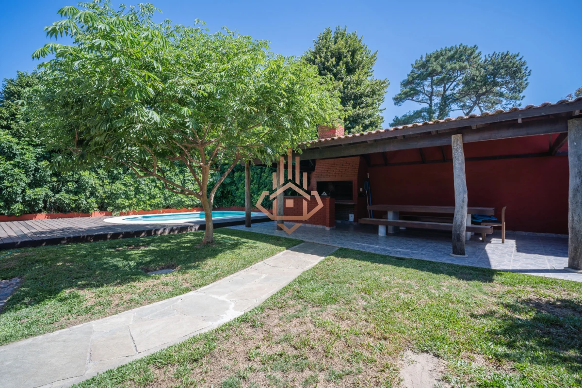 Casa en venta en B. Cantegril, zona de colegios entorno residencial