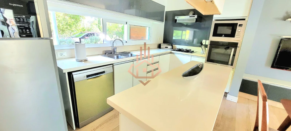 Casa Moderna con Piscina