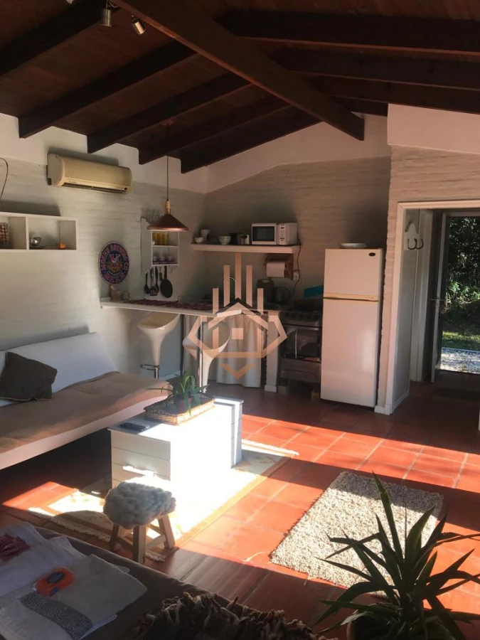 Casa en venta  alquiler 4 dormitorios, 2 dormitorios en suite. Piscina amplio JardÃ­n Barrio Marly