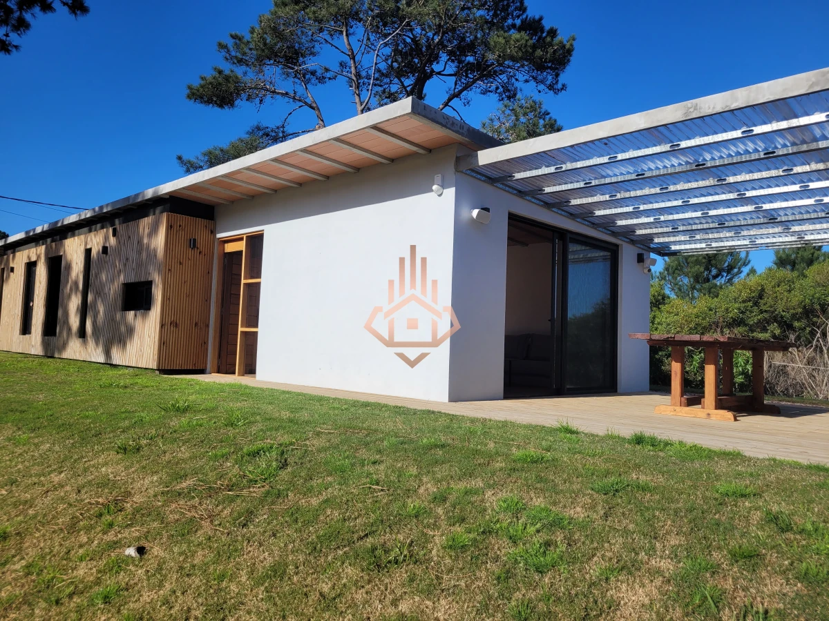 Casa en venta en Club del Lago. Punta Ballena. A estrenar, construcción tradicional