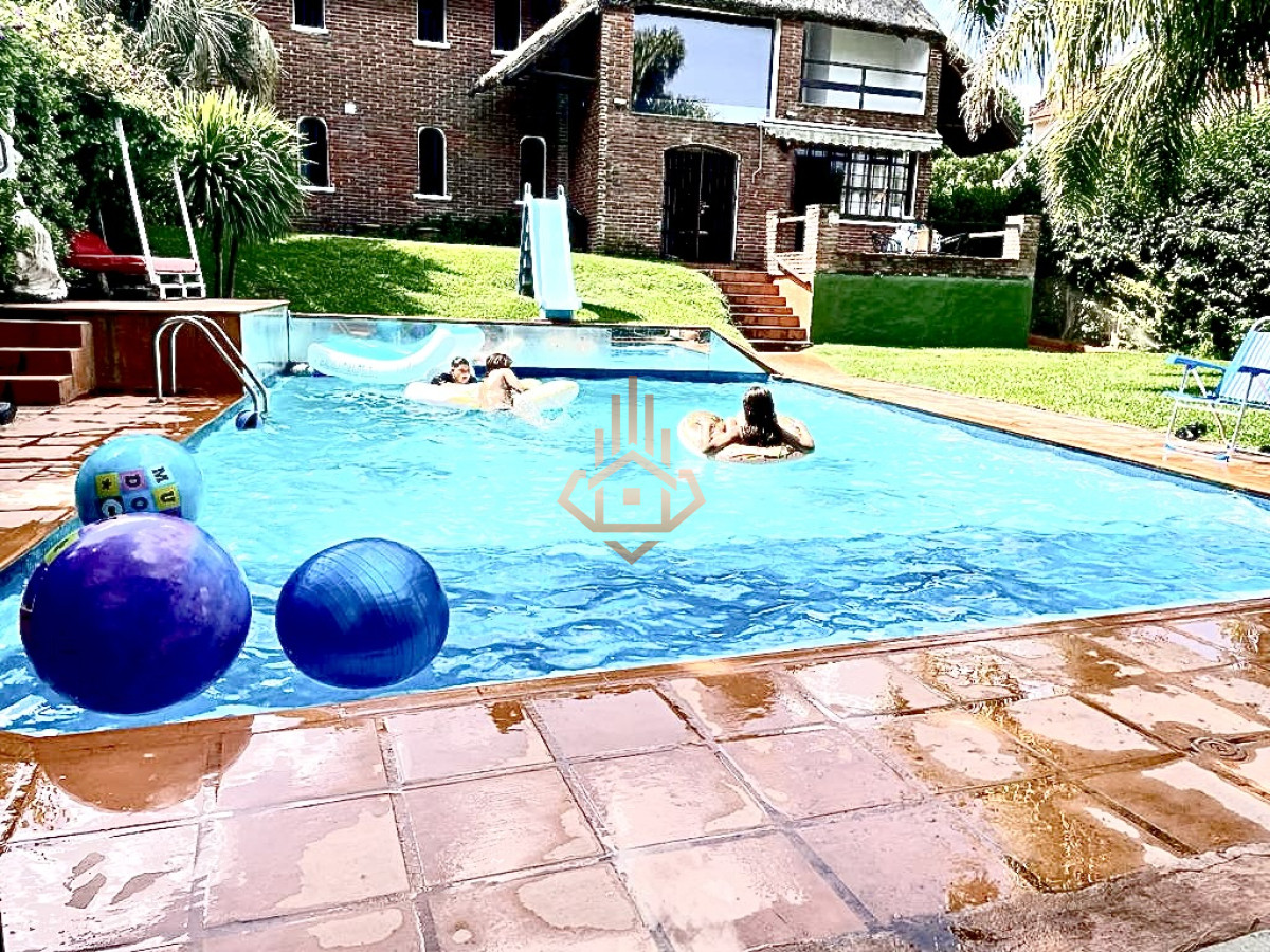 Alquiler de Temporada Casa 4 dormitorios y piscina climatizada a 500 metros del mar