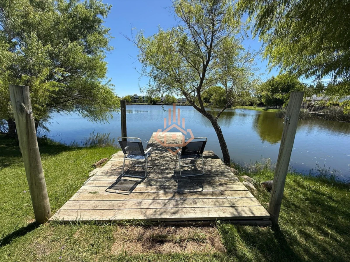 Venta de Espectacular Casa de 4 Dormitorios en Viñedos de la Tahona