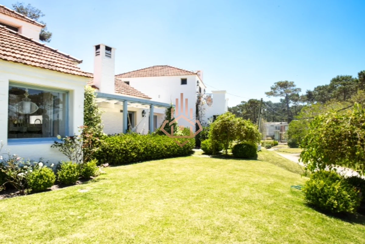 Casa en Montoya de 4 dormitorios y piscina, A pasos del Mar