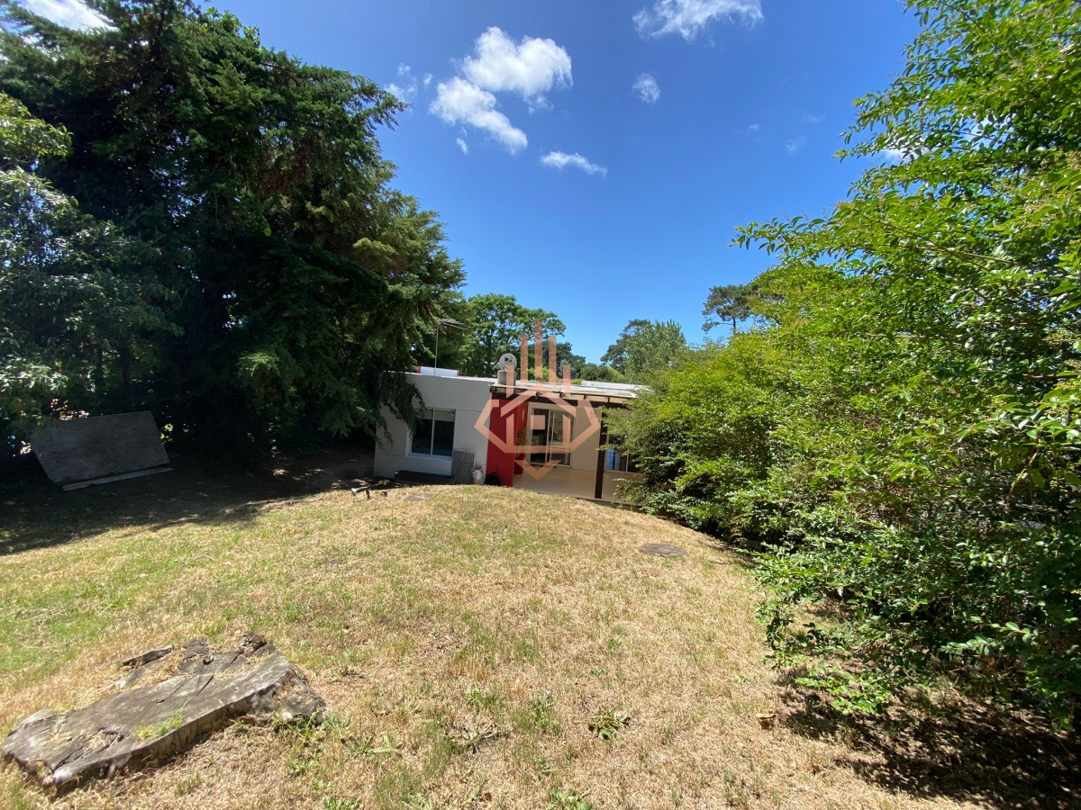 Venta Casa de 3 dormitorios, 2 baÃ±os y en suite,  zona Colegios.