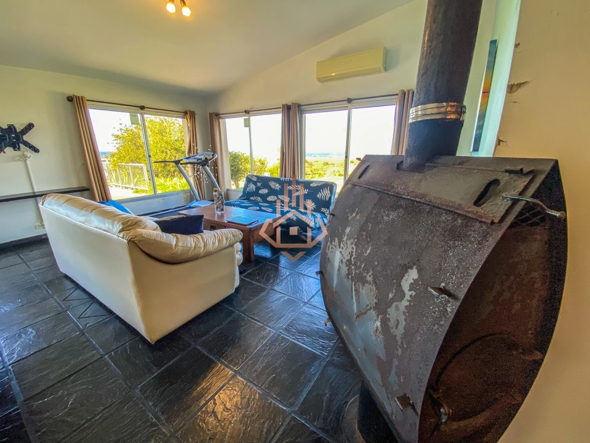 Hermosa Casa con Vista al mar en Barra de Portezuelo