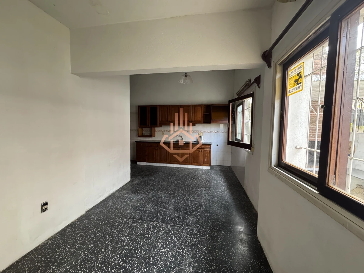 Venta Casa de 2 dormitorios cerca de playa mansa y servicios.