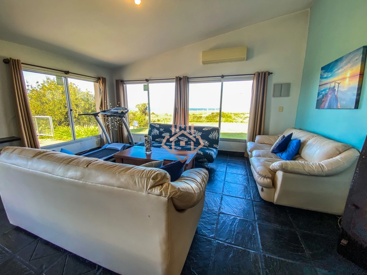 Hermosa Casa con Vista al mar en Barra de Portezuelo