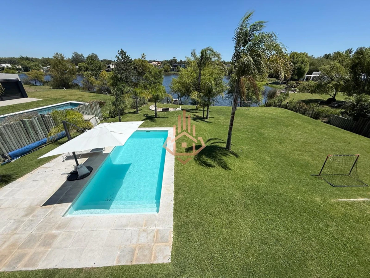 Venta de Espectacular Casa de 4 Dormitorios en Viñedos de la Tahona