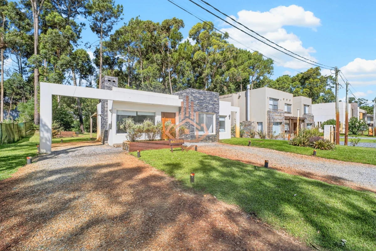 Casa en venta Complejo Solanas terreno amplio excelente distribución