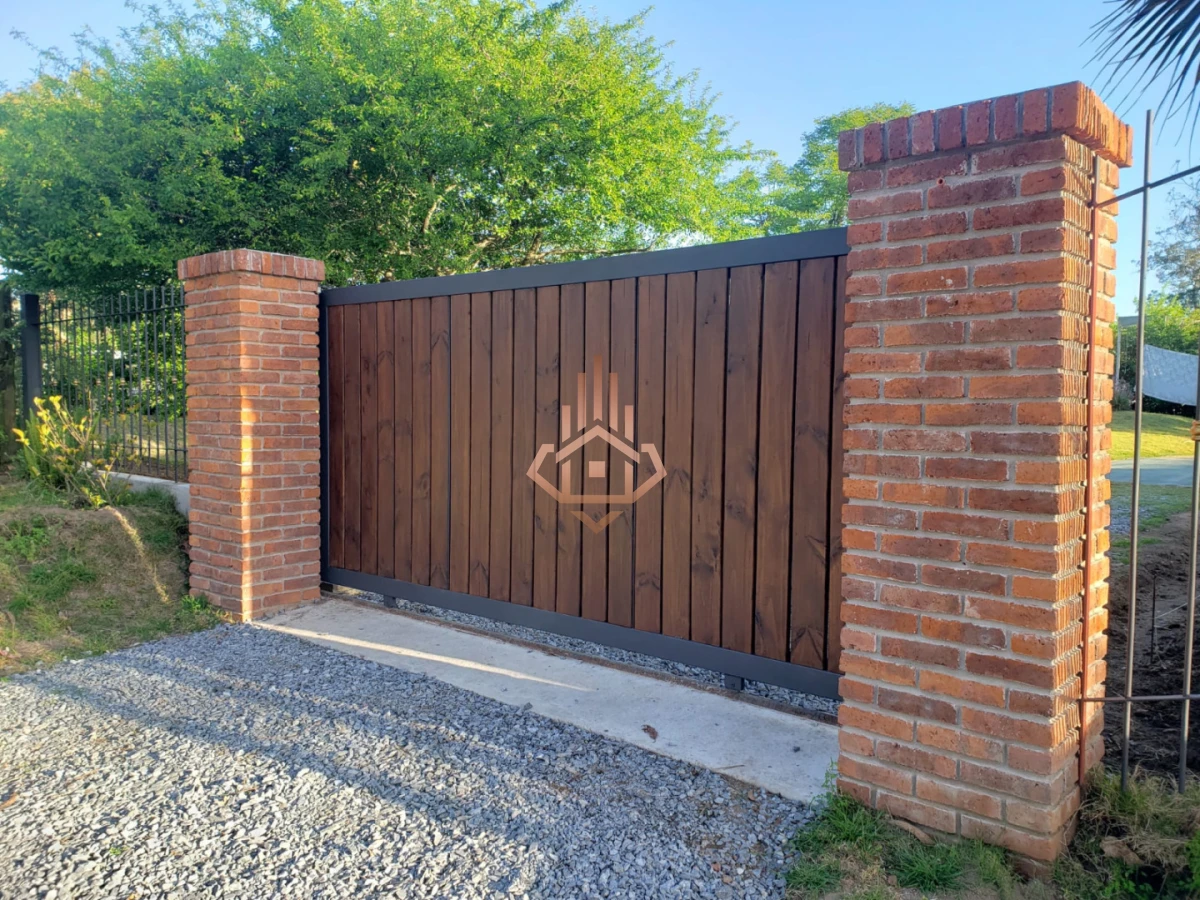 Venta de Casa de 3 Dormitorios, Piscina, en Marly, Punta del Este