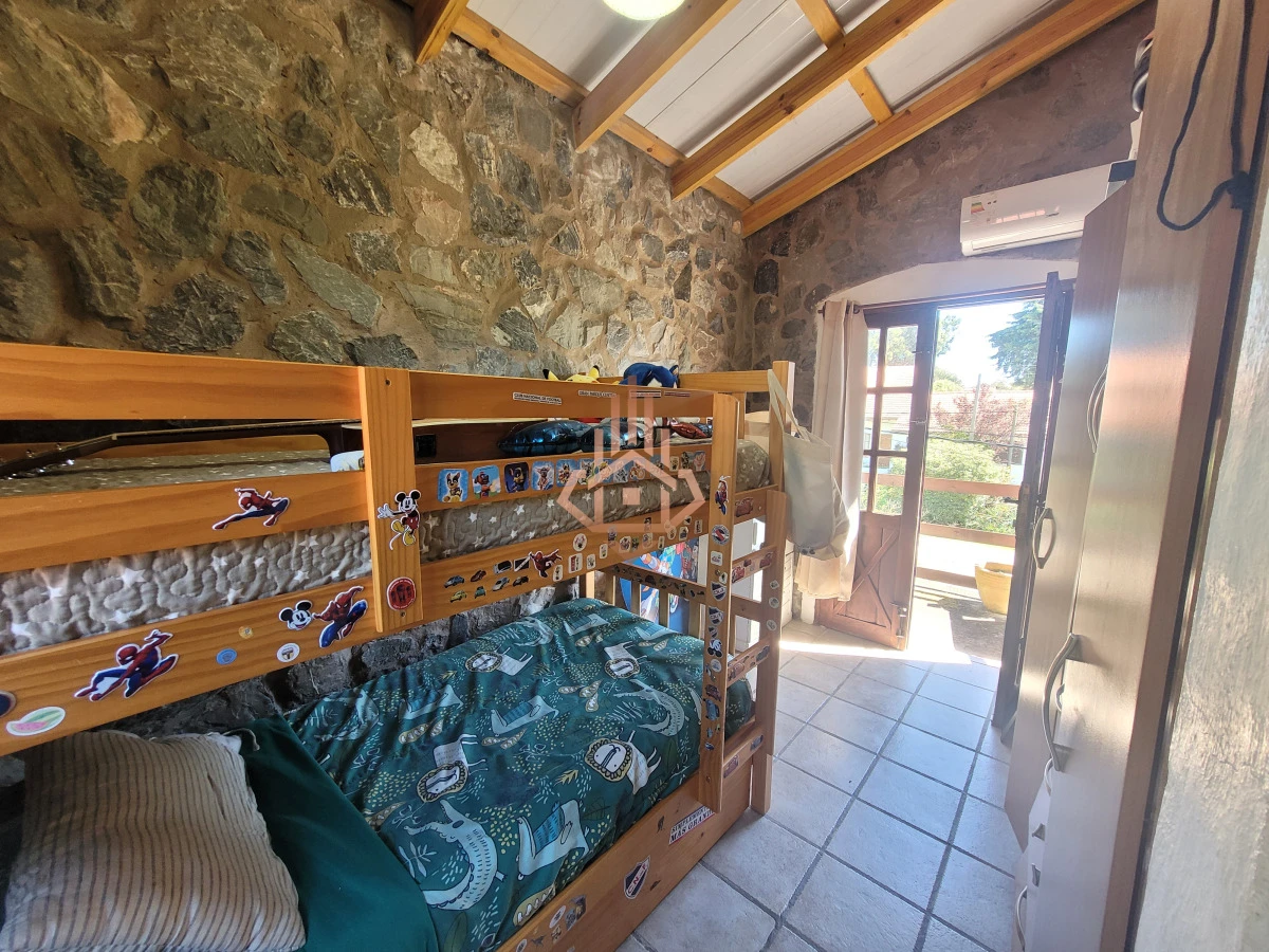 Venta de casa en Pinares terreno esquinero con gran potencial