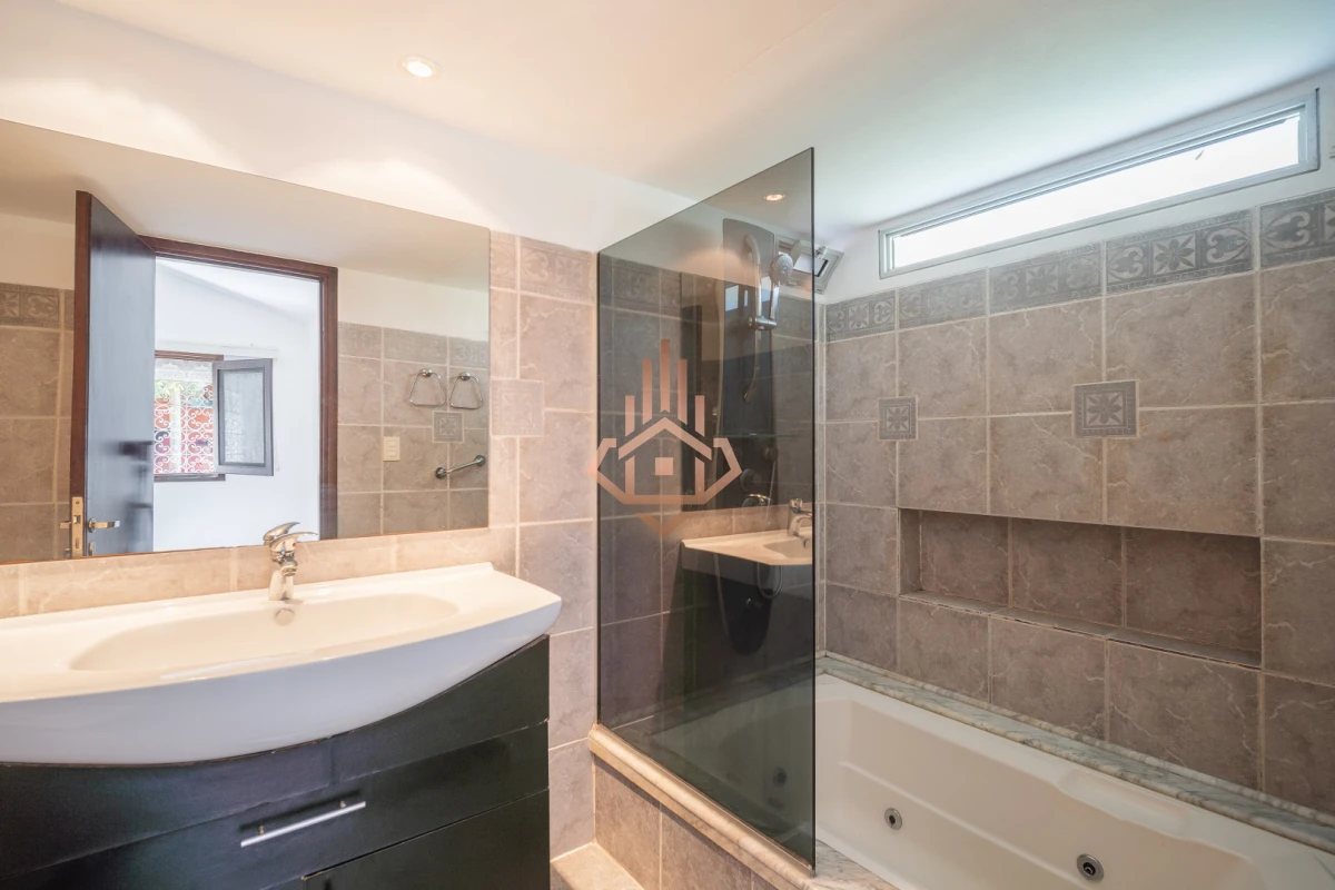 Casa en venta en B. Cantegril, zona de colegios entorno residencial