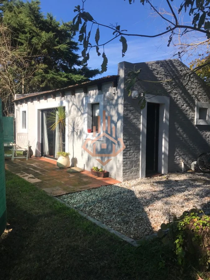 Casa en venta  alquiler 4 dormitorios, 2 dormitorios en suite. Piscina amplio JardÃ­n Barrio Marly