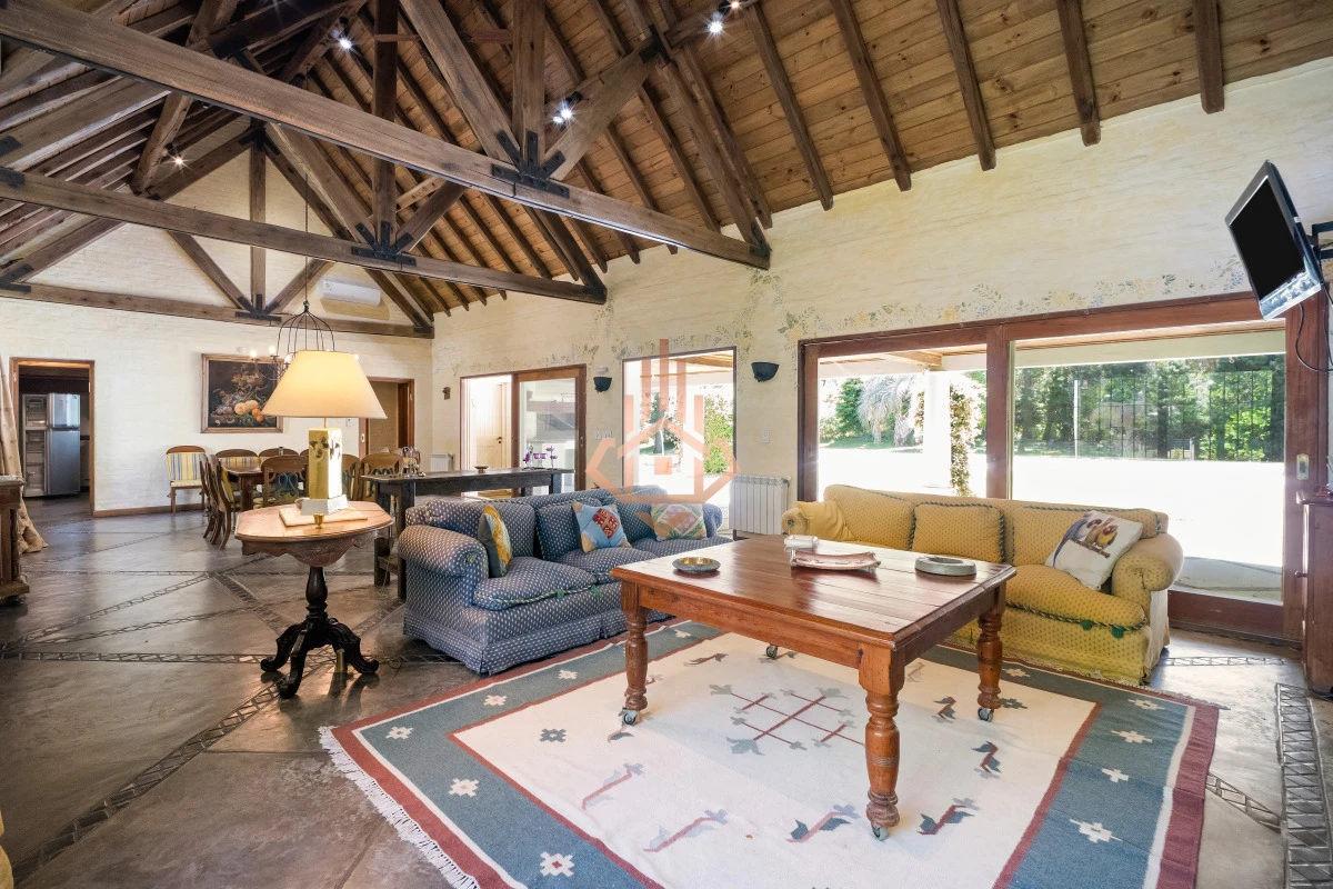 Venta de casa de lujo “La Esmeralda” Pinares, Parque Burnett