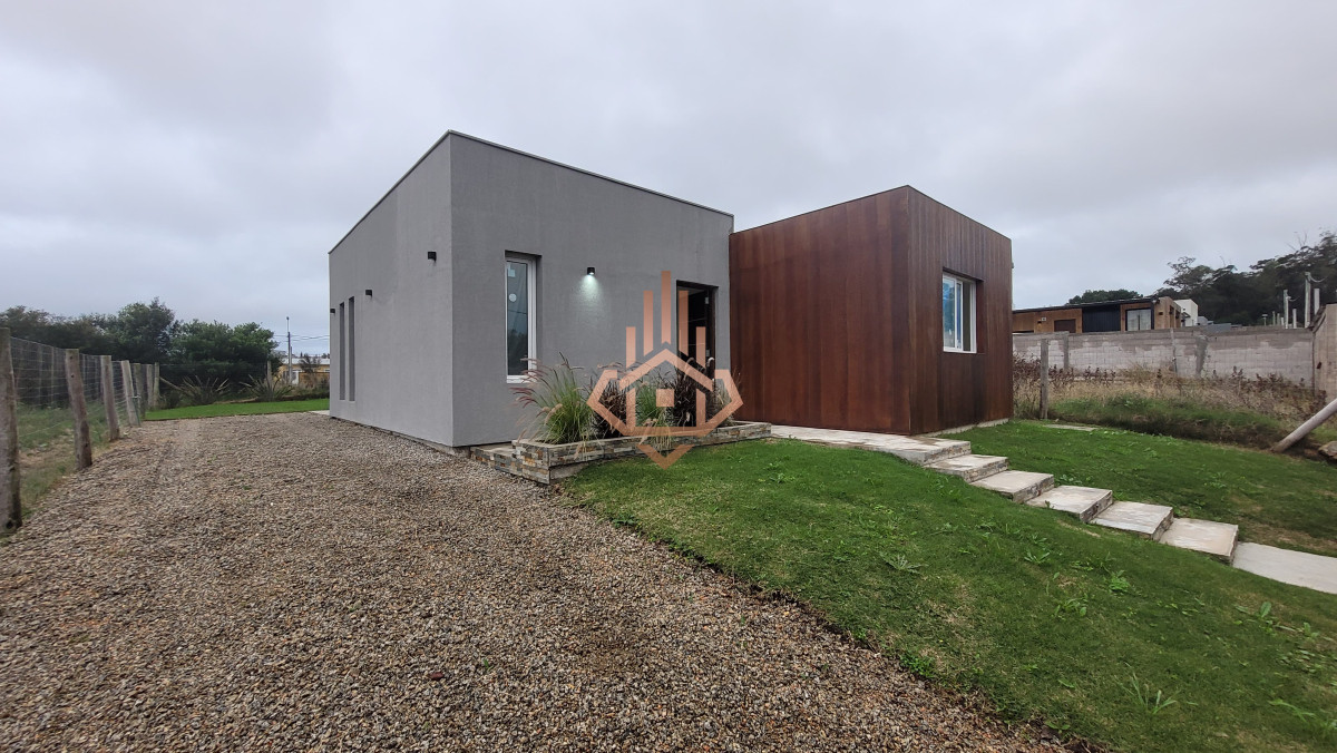 Casa en venta a estrenar - Barrio 4H