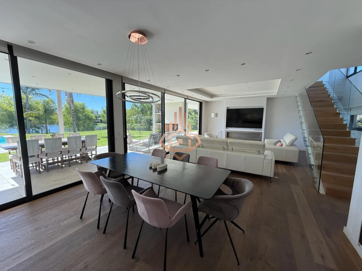 Venta de Espectacular Casa de 4 Dormitorios en Viñedos de la Tahona