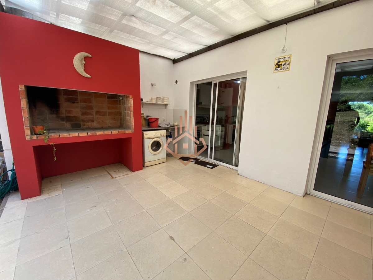 Venta Casa de 3 dormitorios, 2 baÃ±os y en suite,  zona Colegios.