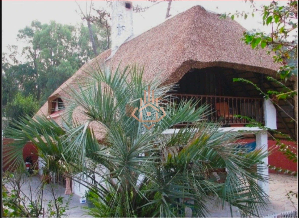 Casa en Pinares - 4 dormitorios y dependencia