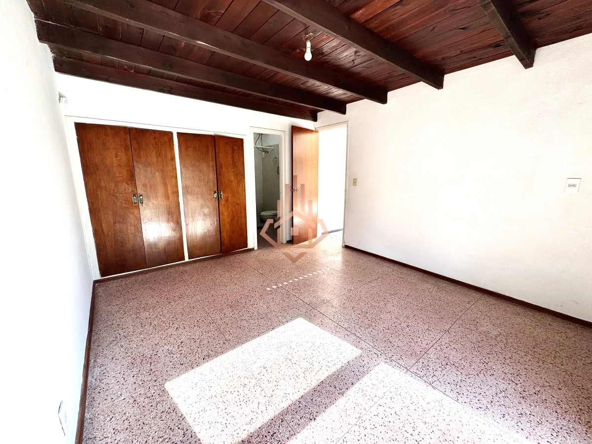 Venta Casa de 2 dormitorios cerca de playa mansa y servicios.