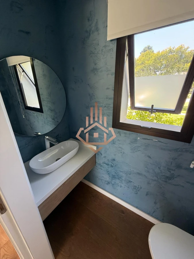 Venta de Espectacular Casa de 4 Dormitorios en Viñedos de la Tahona