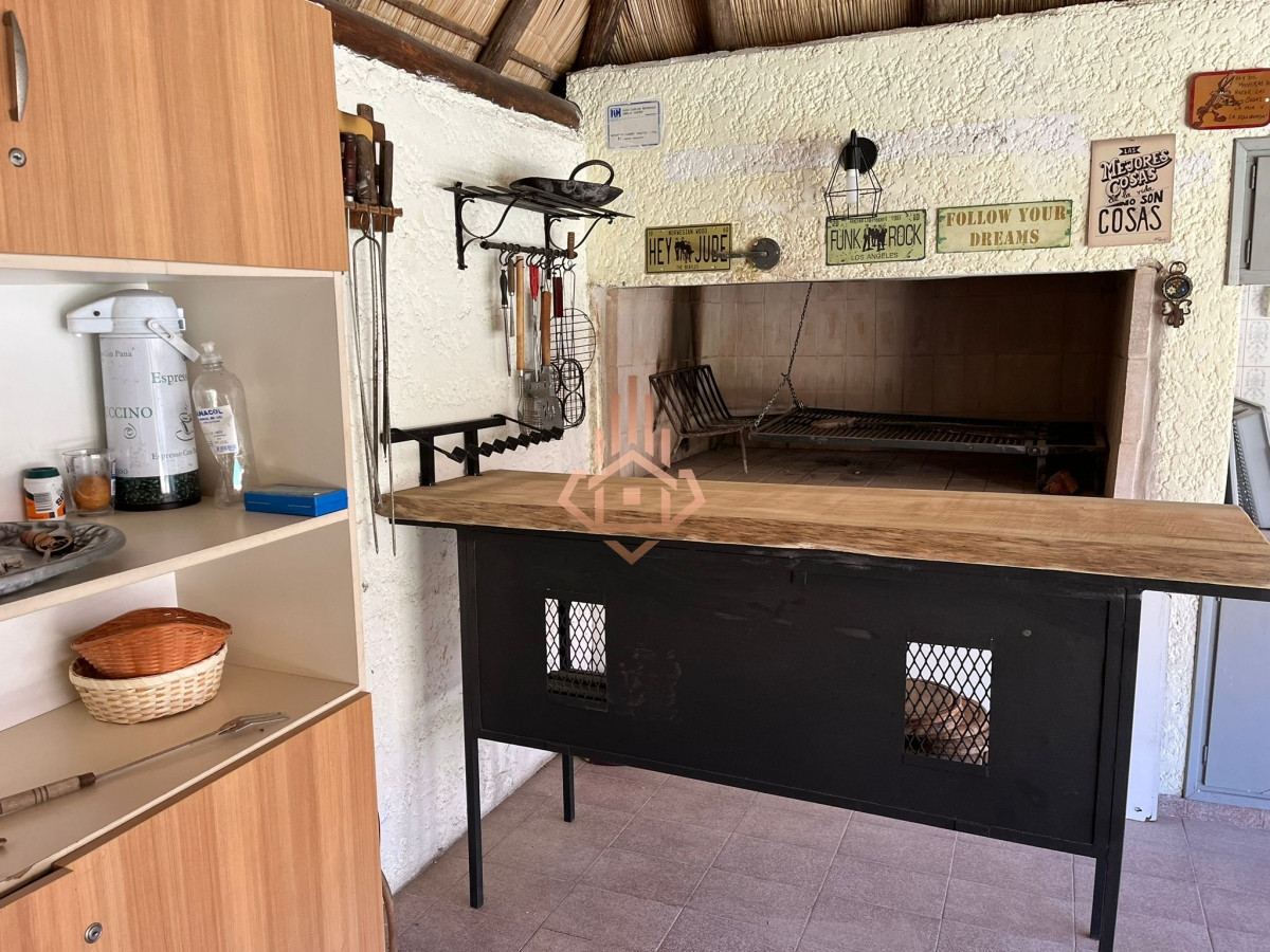 Alquiler Anual casa 4 dormitorio y piscina en Pinares.