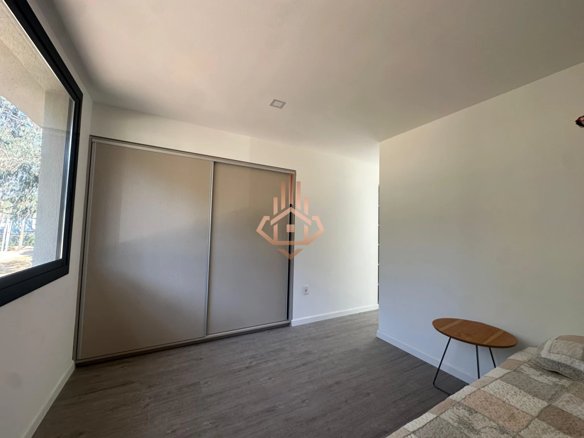 Residencia de Lujo en Barrio Privado de Solanas: Confort, Privacidad y Estilo Todo el Año