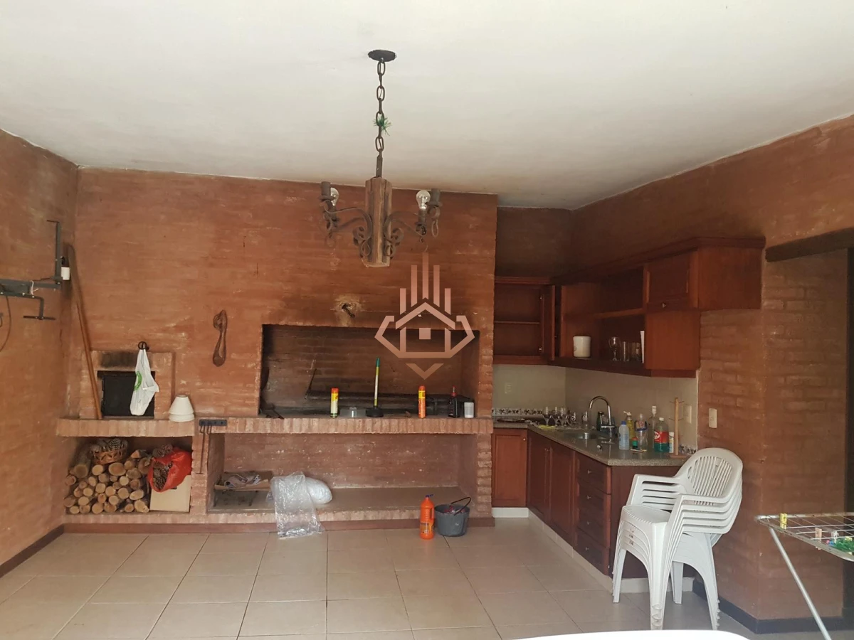 Casa en Alquiler Super Comoda y Completa en Jardines de Cordoba, 3 Cuartos, 4 Baños, Yacuzzy. Piscina, Juegos para Niños