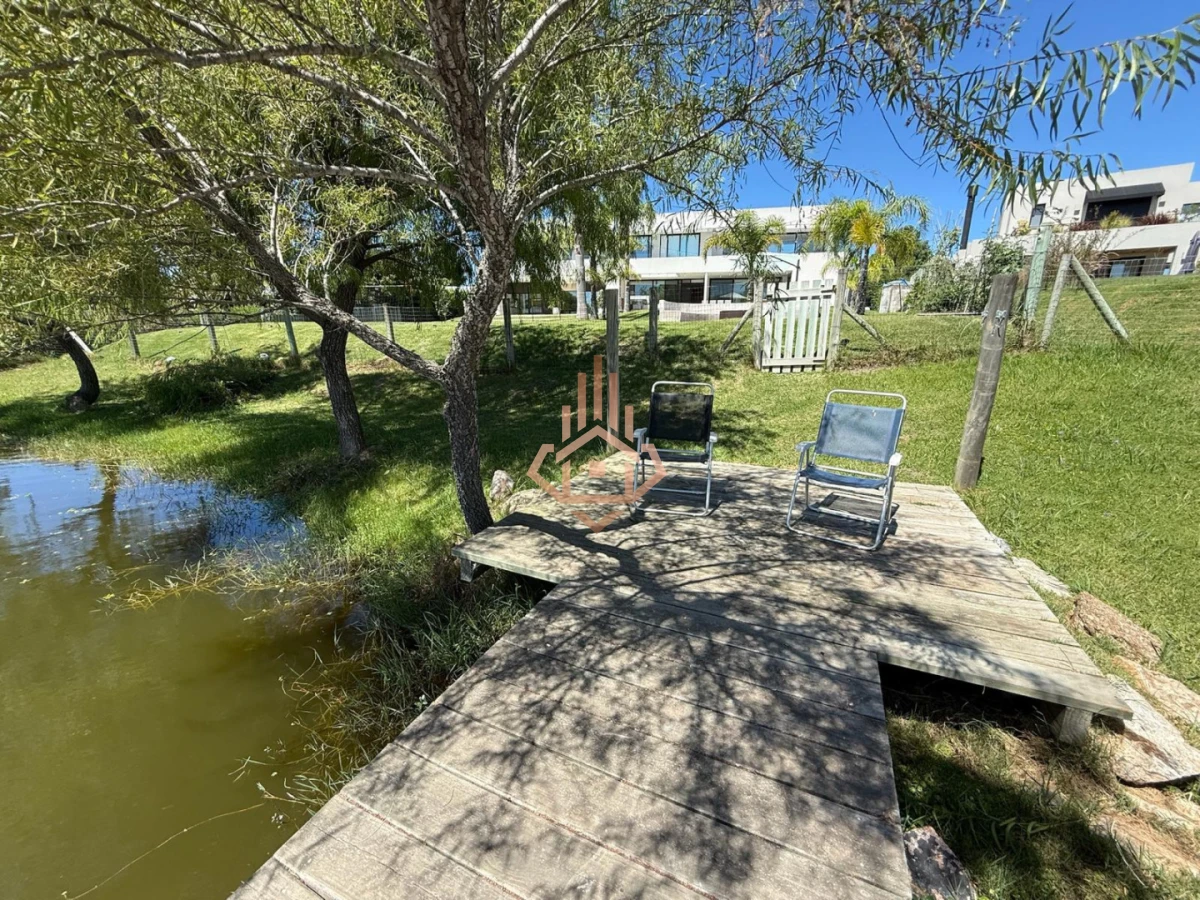 Venta de Espectacular Casa de 4 Dormitorios en Viñedos de la Tahona