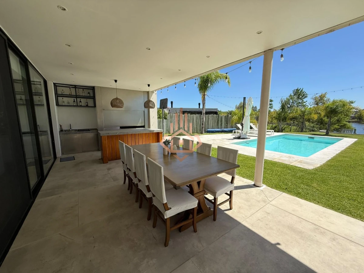 Venta de Espectacular Casa de 4 Dormitorios en Viñedos de la Tahona