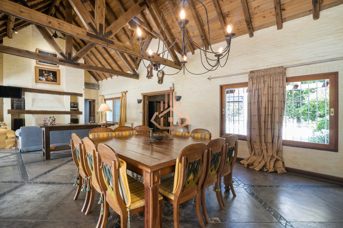 Venta de casa de lujo “La Esmeralda” Pinares, Parque Burnett