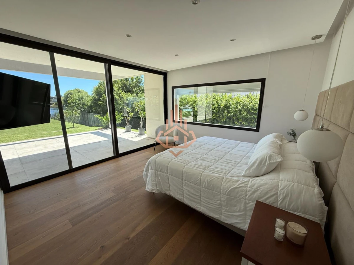 Venta de Espectacular Casa de 4 Dormitorios en Viñedos de la Tahona