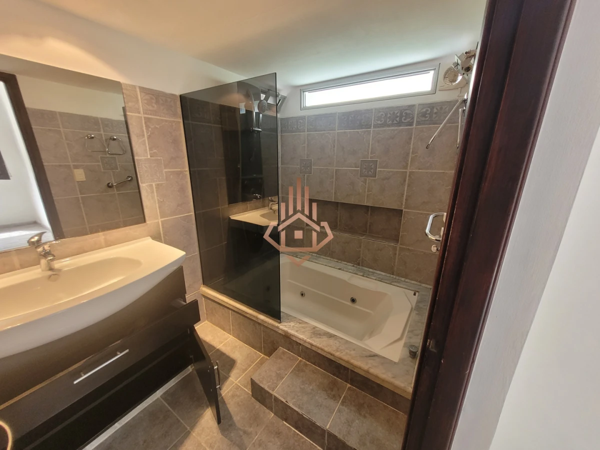 Casa en venta en zona de colegios entorno residencial y familiar