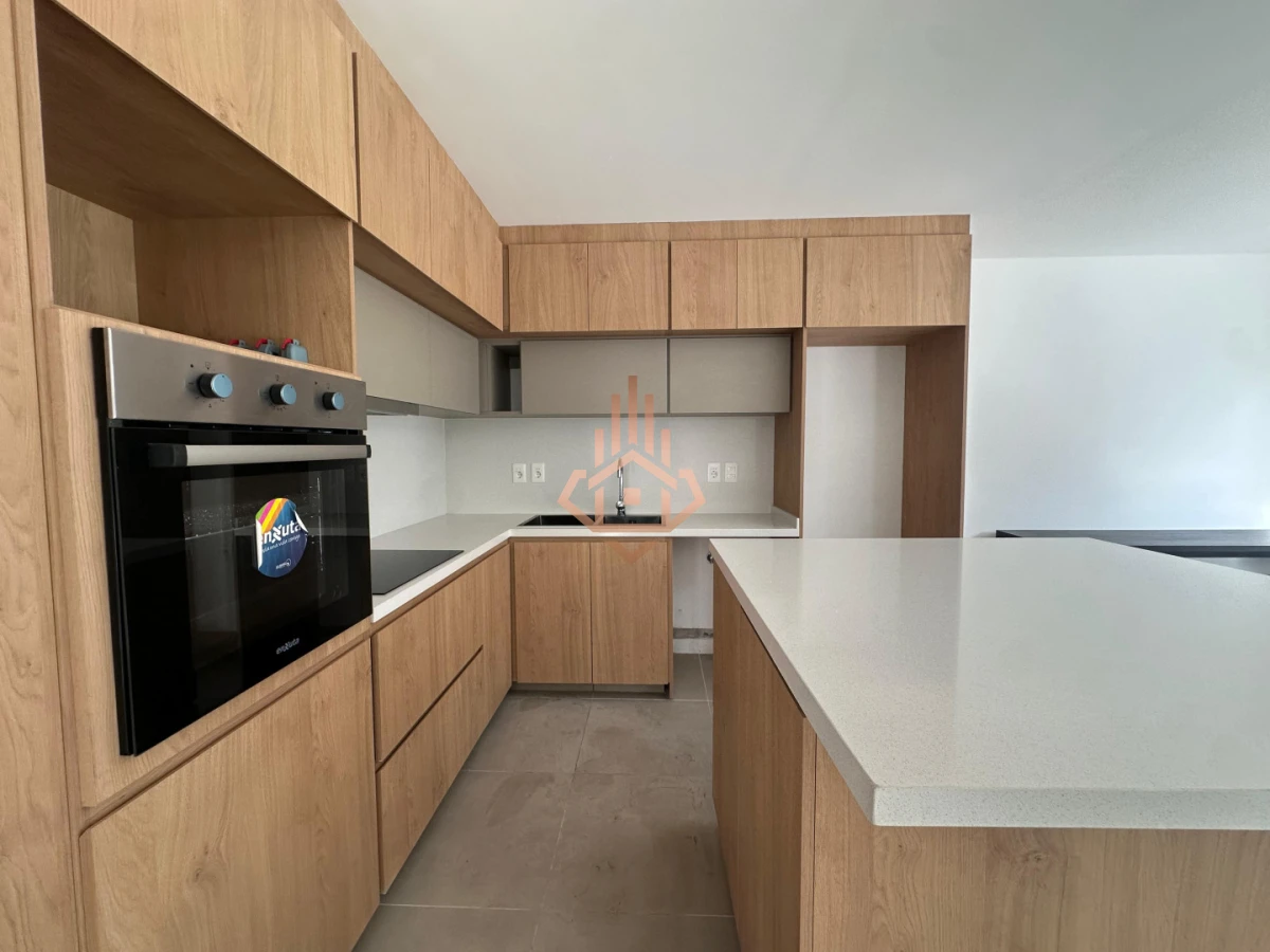 Residencia de Lujo en Barrio Privado de Solanas: Confort, Privacidad y Estilo Todo el Año