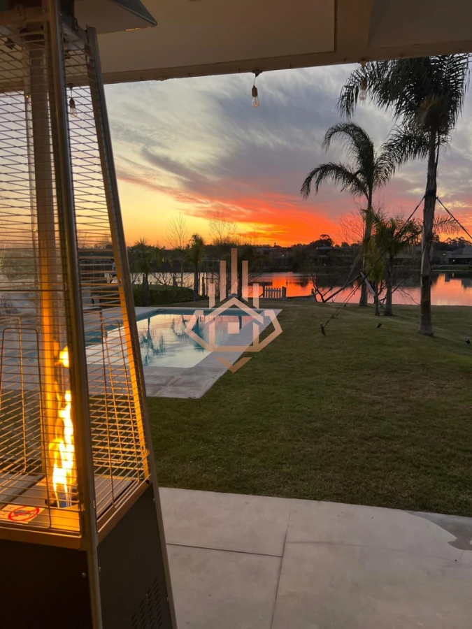 Venta de Espectacular Casa de 4 Dormitorios en Viñedos de la Tahona