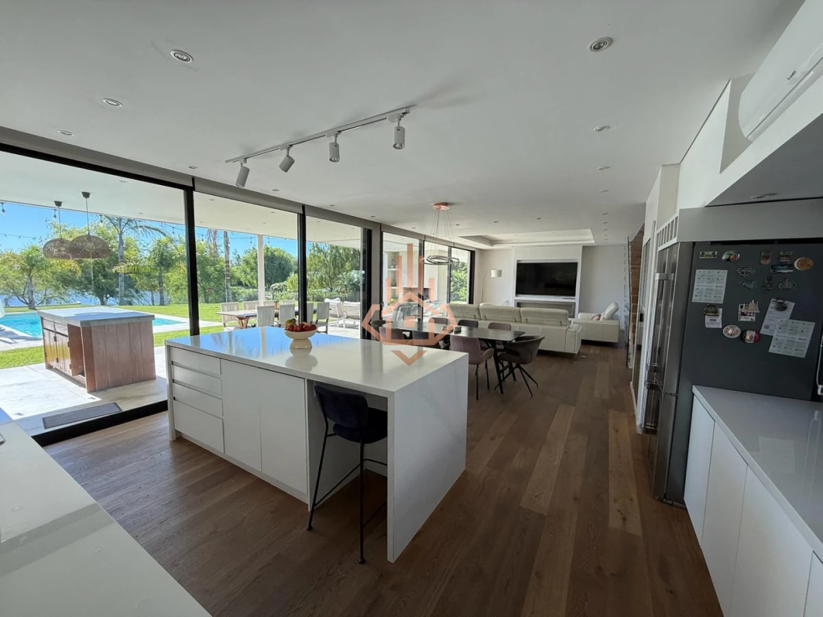 Venta de Espectacular Casa de 4 Dormitorios en Viñedos de la Tahona