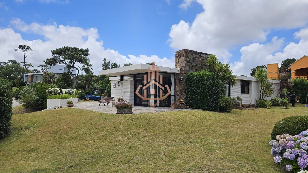 Casa exclusiva en Punta del Este - Playa Mansa