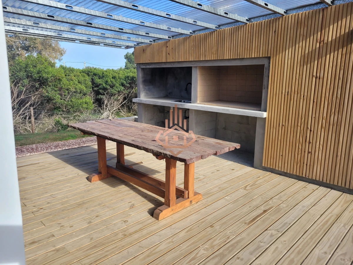 Casa en venta en Club del Lago. Punta Ballena. A estrenar, construcción tradicional