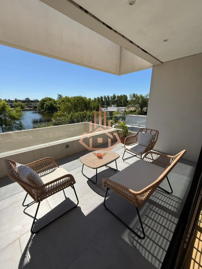 Venta de Espectacular Casa de 4 Dormitorios en Viñedos de la Tahona