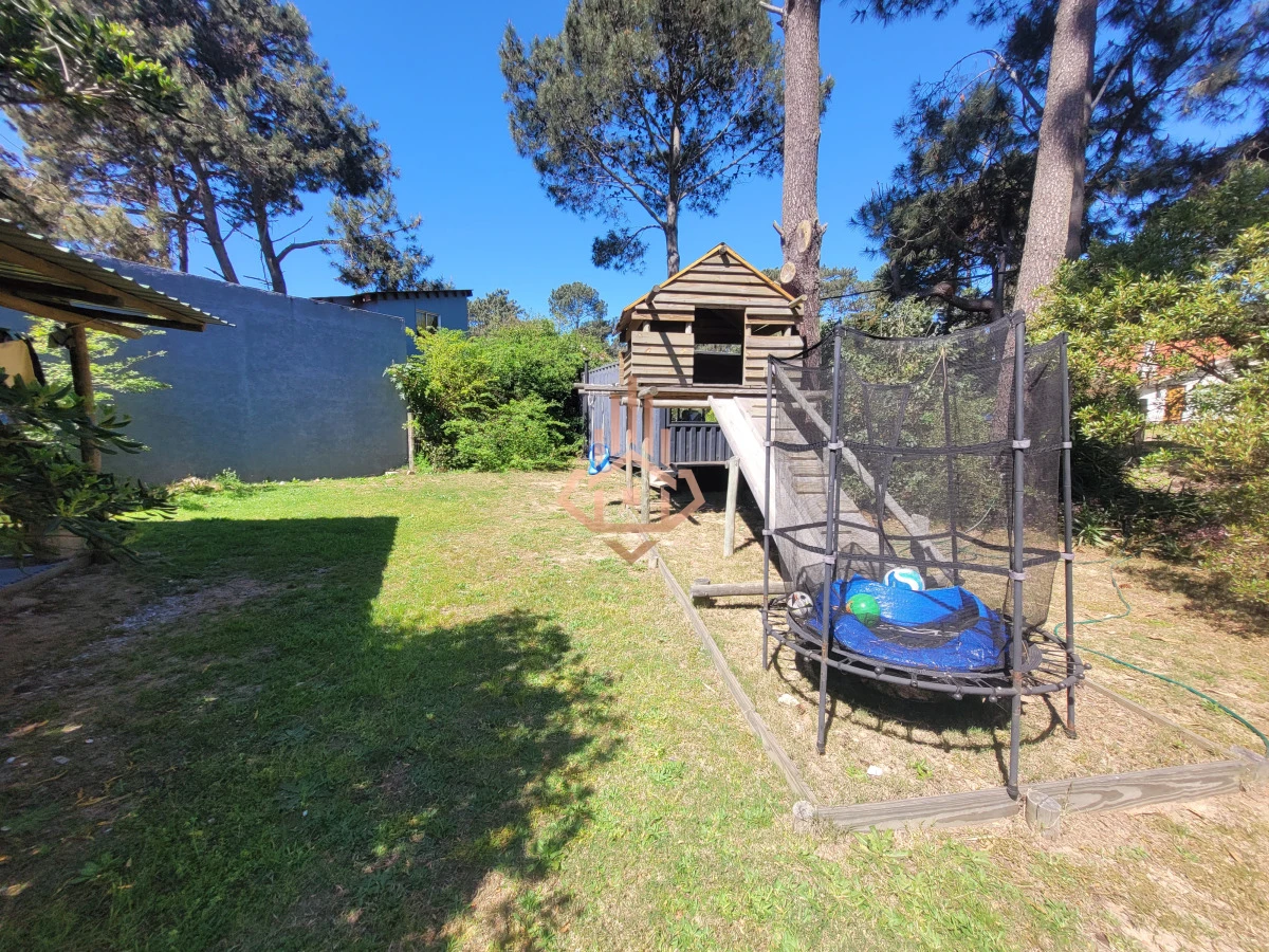 Venta de casa en Pinares terreno esquinero con gran potencial