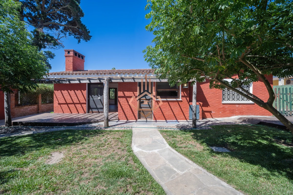 Casa en venta en B. Cantegril, zona de colegios entorno residencial