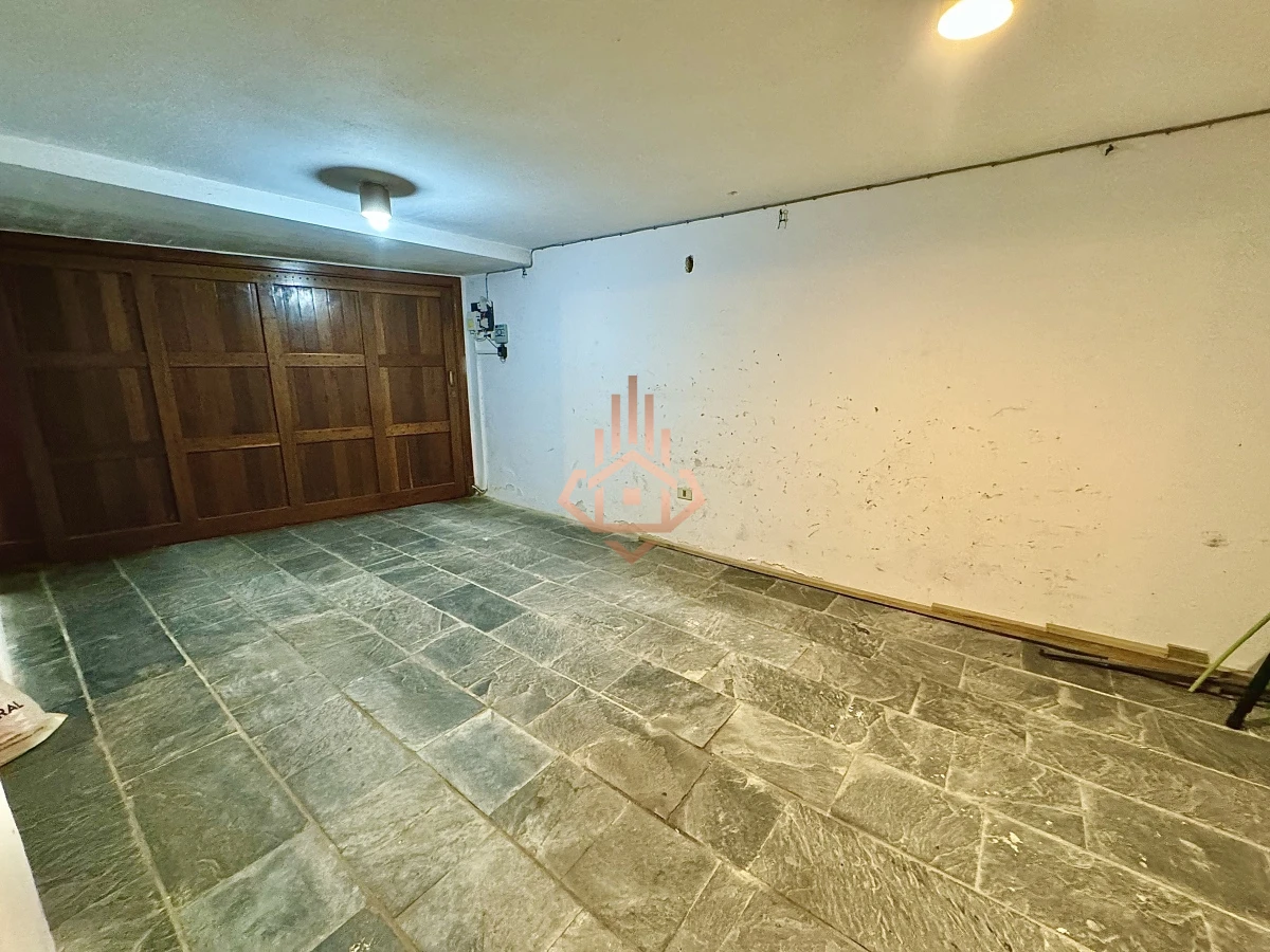 Casa, Venta 4 dormitorios mas dependencia, 2 master suite, Piscina, 1 cuadra de la playa Masa, Punta del Este.