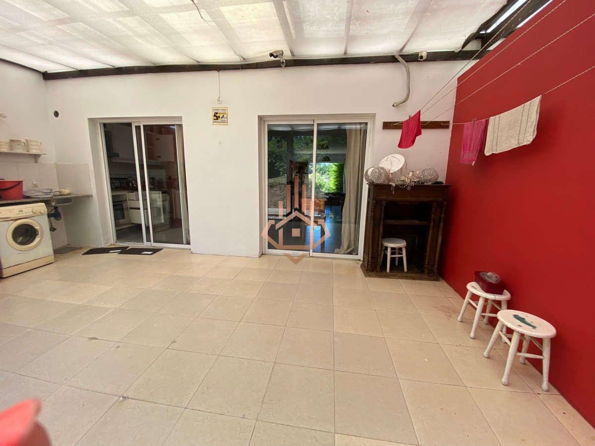 Venta Casa de 3 dormitorios, 2 baÃ±os y en suite,  zona Colegios.