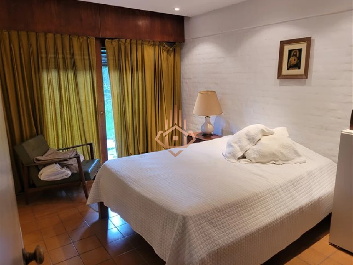 Casa en venta sobre Av Cordoba posible proyecto clinica o academia