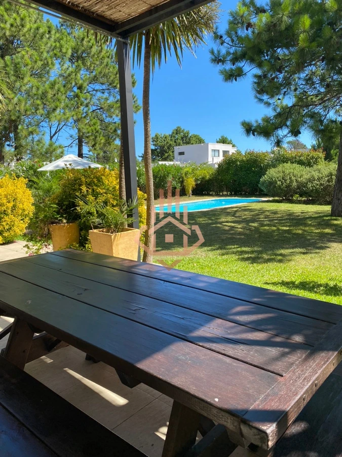 Casa Luxury  en alquiler de temporada en Barrio privado 4 dormitorios + Piscina