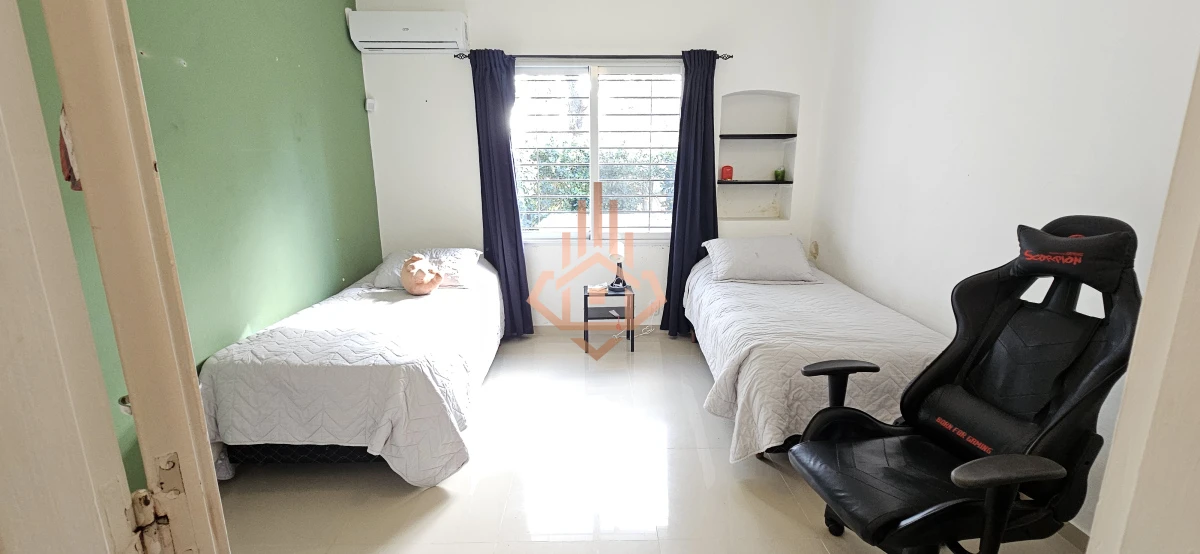 Se Alquila en Country Casa de 5 Cuartos y 4 Baños