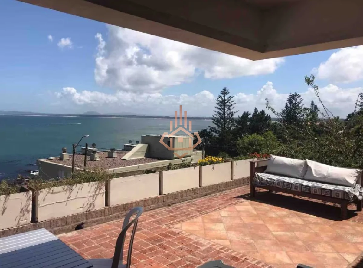 Alquiler de temporada - Casa en Punta Ballena con vista a la bahía de Portezuelo