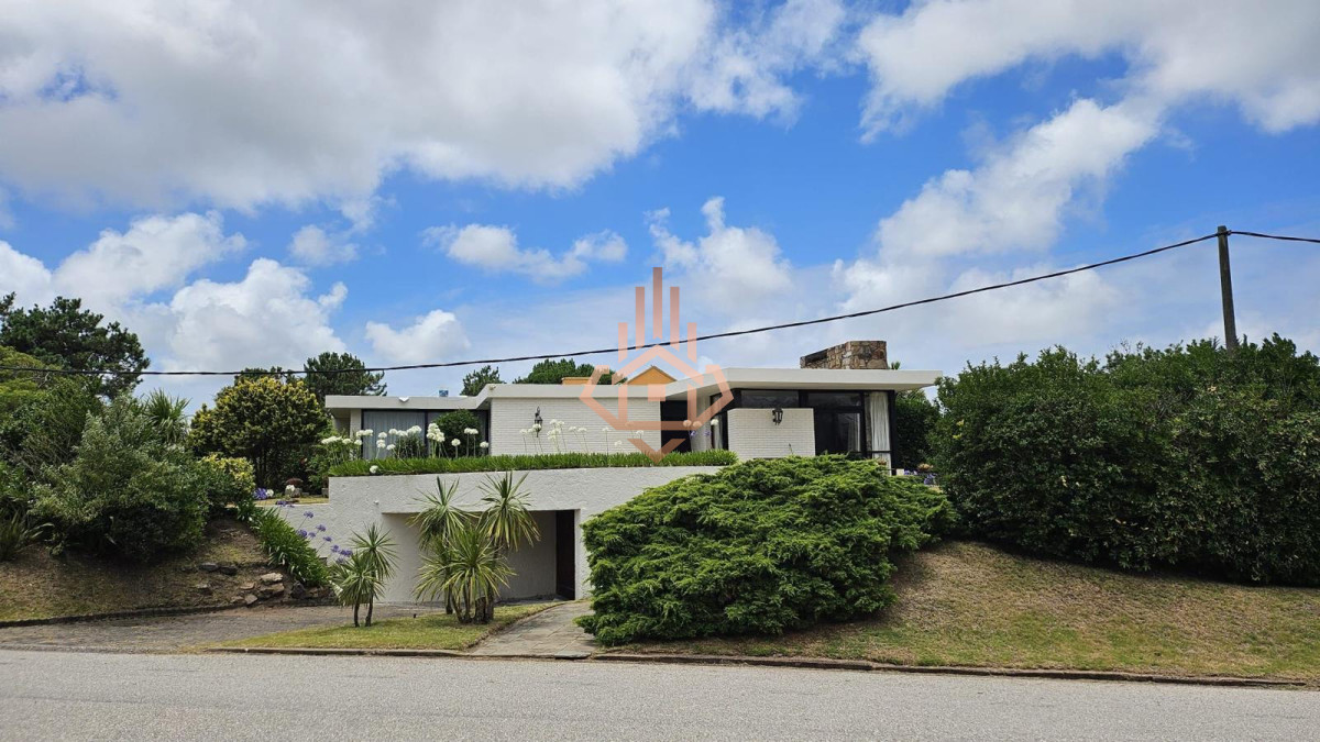 Casa exclusiva en Punta del Este - Playa Mansa